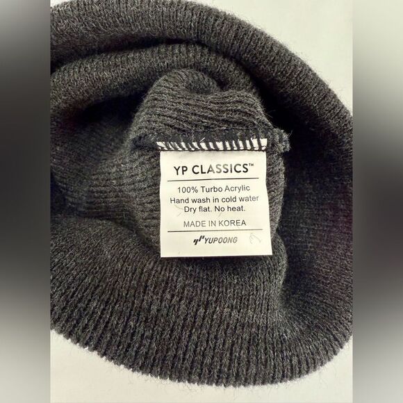 Atlanta Braves Beanie – Dark Gray and Red Baseball MLB Fan Georgia Team - Picture 3 of 4